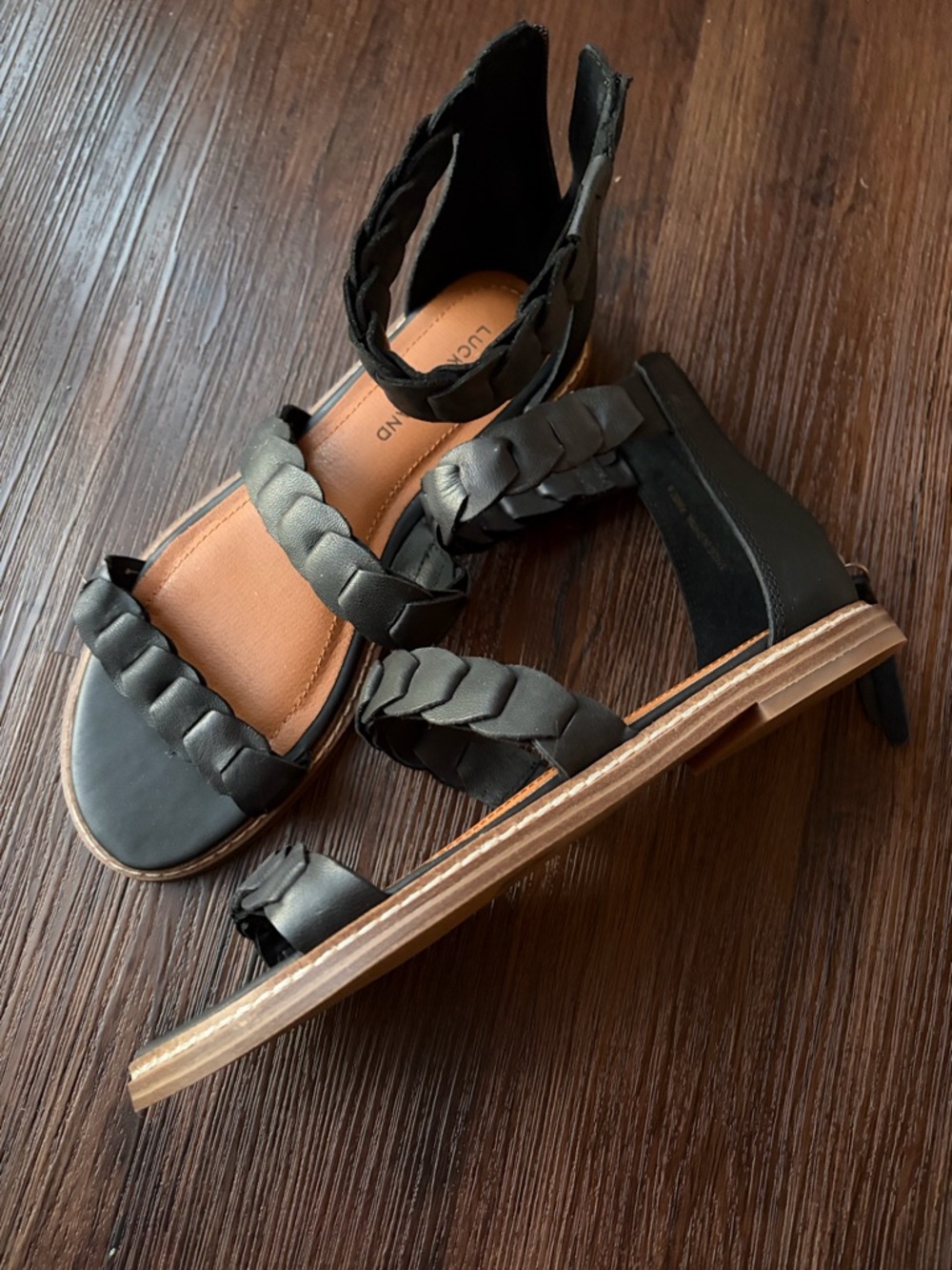 New Lucky Brand ankle strap gladiator Sandals Black Leather Flat zip back Size 7